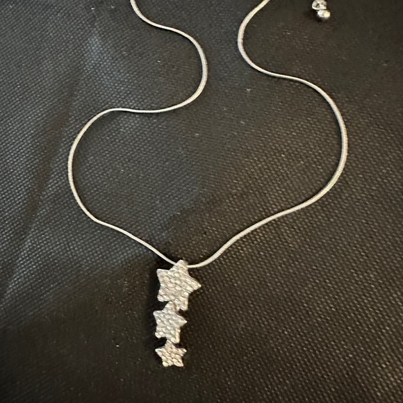 Sparkly Superstar Silver Toned Necklace W/ 3 Pav’e Clear Stone Graduated Stars - Picture 3 of 8